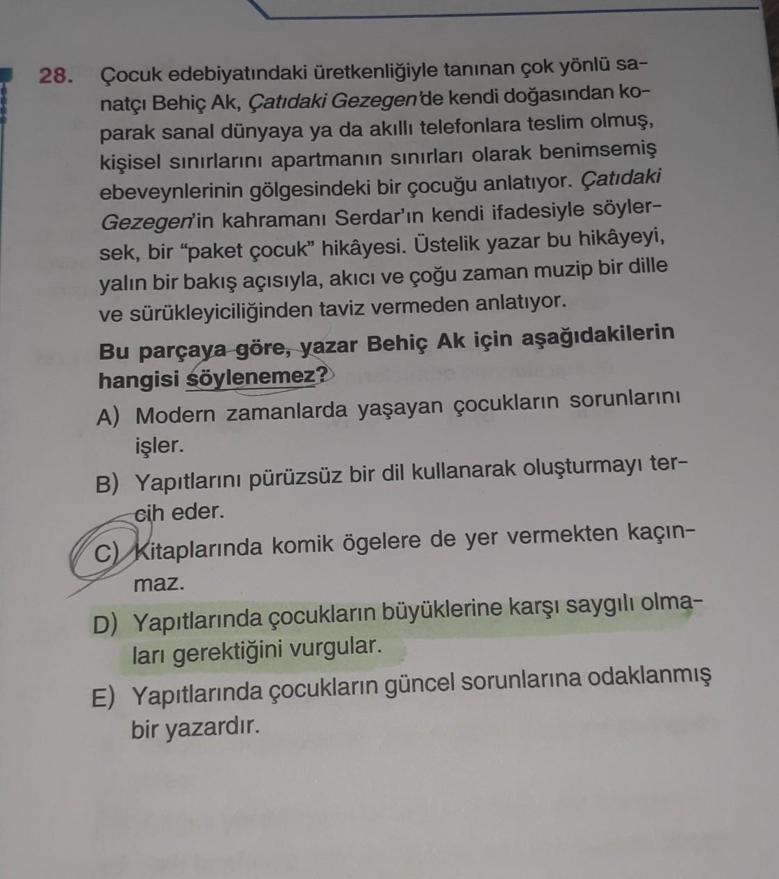28. Çocuk edebiyatındaki üretkenliğiyle tanınan çok yönlü sa-
natçı Behiç Ak, Çatıdaki Gezegen'de kendi doğasından ko-
parak sanal dünyaya ya da akıllı telefonlara teslim olmuş,
kişisel sınırlarını apartmanın sınırları olarak benimsemiş
ebeveynlerinin gölg