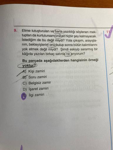 9.
11
Elime tutuşturulan ve bana yazıldığı söylenen mek-
tuptan da kurtulursam ona ait hiçbir şey kalmayacak.
İstediğim de bu değil miydi? Yola çıkışım, arayışla-
rim, bekleyişlerim onu bulup sonra bütün kalıntılarını
yok etmek değil miydi? Şimdi eskiyip s