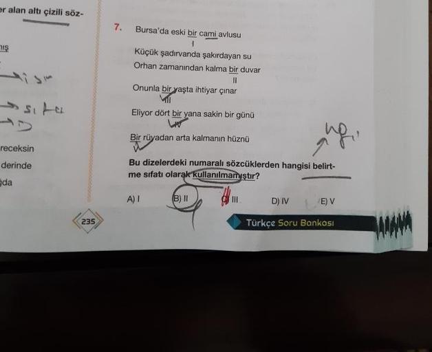 er alan altı çizili söz-
Bursa'da eski bir cami avlusu
ws
Küçük şadırvanda şakirdayan su
Orhan zamanından kalma bir duvar
Onunla bir yaşta ihtiyar çinar
MI
Eliyor dört bir yana sakin bir günü
sifa
0000000000-0000000000000
Bir rüyadan arta kalmanın hüznü
re