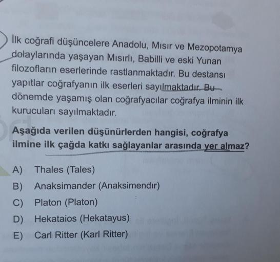 İlk coğrafi düşüncelere Anadolu, Mısır ve Mezopotamya
dolaylarında yaşayan Mısırlı, Babilli ve eski Yunan
filozofların eserlerinde rastlanmaktadır. Bu destansı
yapıtlar coğrafyanın ilk eserleri sayılmaktadır. Bu
dönemde yaşamış olan coğrafyacılar coğrafya