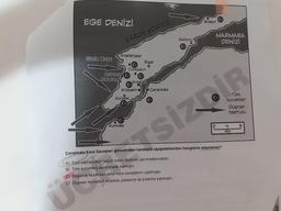 EGE DENİZİ
Bolayır
SAROS KÖRFEZI
Gelibolu
MARMARA
DENİZİ
Anafartalar
Suvla Koyu
Bigali
Conkbayır
Arbumu
Kabatepe
Eceabat
C
Kilitbahir
Çanakkale
Alçıtepe
Türk
kuwetleri
Düşman
taarruzu
Kumkale
0
8
km
TSİZ OR
Çanakkale Kara Savaşları görselinden hareketle aşağıdakilerden hangisine ulaşılamaz?
A) Türk cephelerinin büyük kısmı Gelibolu yarımadasındadır.
B) Türk kuvvetleri savunmada kalmıştır.
C) Boğazda kazanılan zafer kara savaşlarını uzatmıştır.
D) Düşman kuvvetleri Anadolu yakasına da çıkarma yapmıştır.
RU