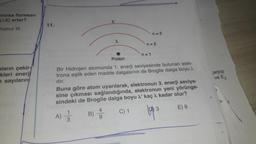 bilirsa floresan
(AX) artar?
11.
Yalnız III
n = 3
2
n = 2
n=1
Proton
ların çekir
kleri enerji
7 sayıların
çarpıp
ve ES
Bir Hidrojen atomunda 1. enerji seviyesinde bulunan elek-
trona eşlik eden madde dalgasının de Broglie dalga boyu
dır.
Buna göre atom uyarılarak, elektronun 3. enerji seviye-
sine çıkması sağlandığında, elektronun yeni yörünge-
sindeki de Broglie dalga boyu x' kaç a kadar olur?
3.
E) 9
B)
4
9
C) 1
A)
3
