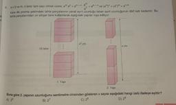 an
6. a# O ve m, n birer tam sayı olmak üzere, aman = am+na"
= am-n ve (am)n = (a") m = an.m
Kare dik prizma şeklindeki tahta parçalarının yanal ayrit uzunluğu taban ayrit uzunluğunun dört katı kadardır. Bu
tahta parçalarından on altışar tane kullanılarak aşağıdaki yapılar inşa ediliyor.
al
ya
43 cm
x cm
16 tane
1. Yapi
2. Yapi
Buna göre 2. yapının uzunluğunu santimetre cinsinden gösteren x sayısı aşağıdaki hangi üslü ifadeye eşittir?
A) 26
B) 27
C) 28
D) 29