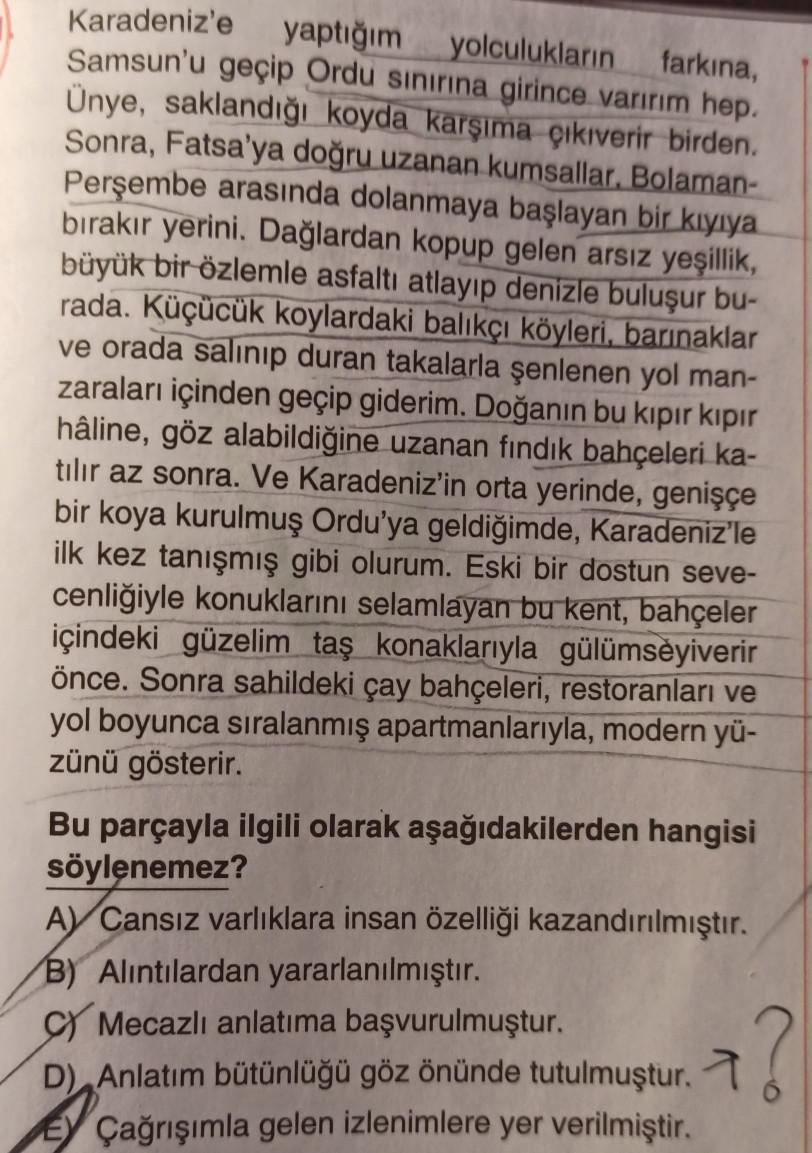 Karadeniz'e
yaptığım yolculukların
Samsun'u geçip Ordu sınırına girince varırım hep.
farkına,
Ünye, saklandığı koyda karşıma çıkıverir birden.
Sonra, Fatsa'ya doğru uzanan kumsallar. Bolaman-
Perşembe arasında dolanmaya başlayan bir kıyıya
bırakır yerini.