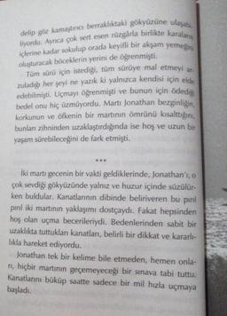 delip göz kamaştırıcı berraklıktaki gökyüzüne ulaşabi.
liyordu. Ayrıca çok sert esen rüzgârla birlikte karalarin
içlerine kadar sokulup orada keyifli bir akşam yemeğini
oluşturacak böceklerin yerini de öğrenmişti.
Tüm sürü için istediği, tüm sürüye mal etm