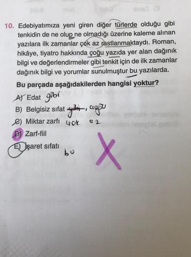 10. Edebiyatımıza yeni giren diğer türlerde olduğu gibi
tenkidin de ne olup ne olmadığı üzerine kaleme alınan
yazılara ilk zamanlar çok az rastlanmaktaydı. Roman,
hikâye, tiyatro hakkında çoğu yazıda yer alan dağınık
bilgi ve değerlendirmeler gibi tenkit i
