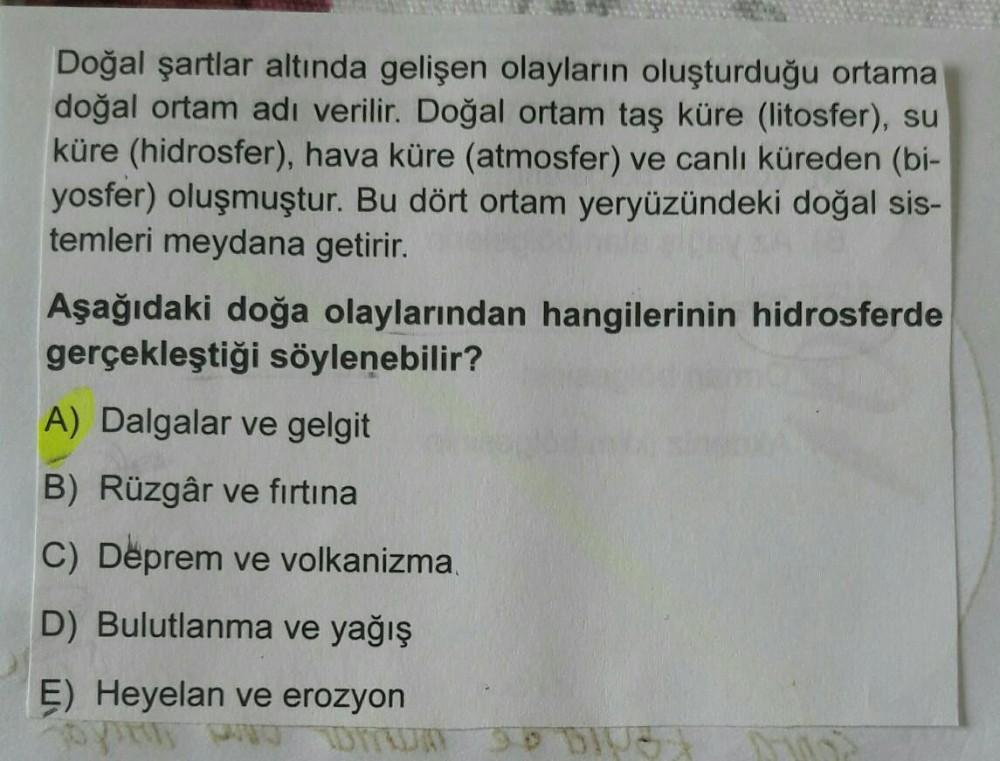 Doğal şartlar altında gelişen olayların oluşturduğu ortama
doğal ortam adı verilir. Doğal ortam taş küre (litosfer), su
küre (hidrosfer), hava küre (atmosfer) ve canli küreden (bi-
yosfer) oluşmuştur. Bu dört ortam yeryüzündeki doğal sis-
temleri meydana g
