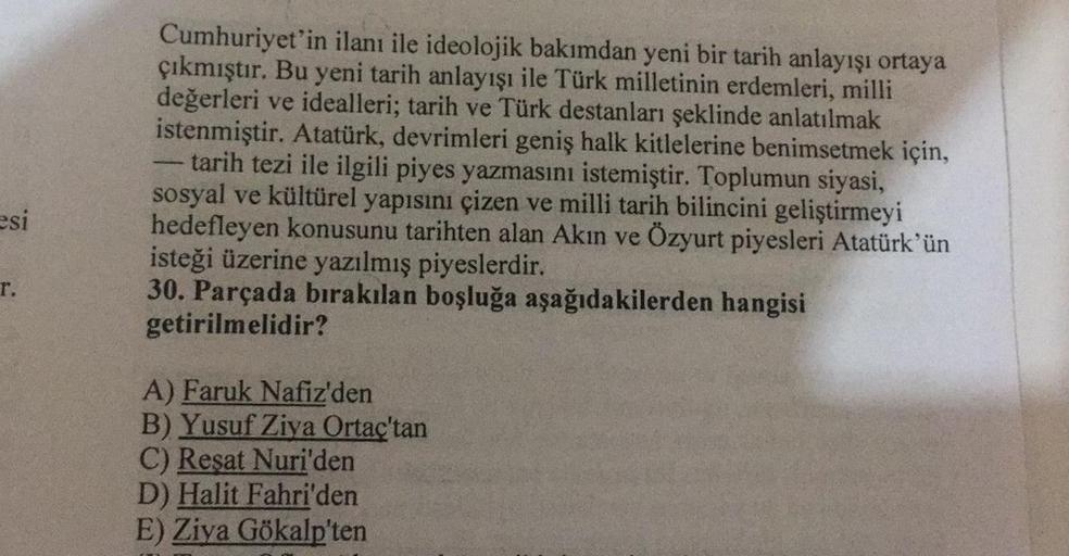 Cumhuriyet'in ilanı ile ideolojik bakımdan yeni bir tarih anlayışı ortaya
çıkmıştır. Bu yeni tarih anlayışı ile Türk milletinin erdemleri, milli
değerleri ve idealleri; tarih ve Türk destanları şeklinde anlatılmak
istenmiştir. Atatürk, devrimleri geniş hal