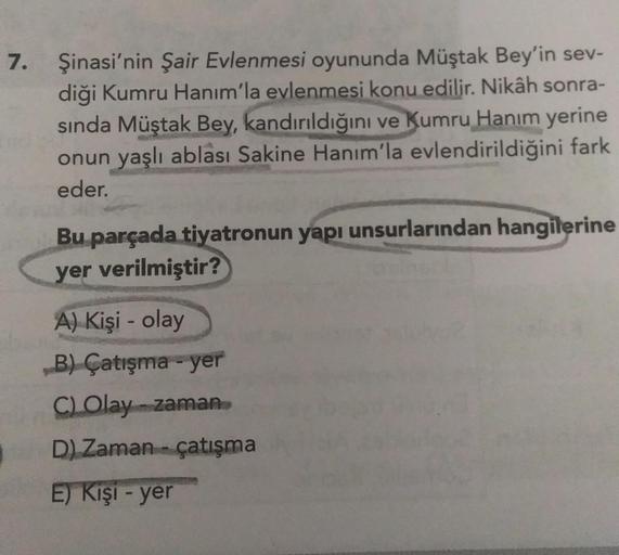 7. Şinasi'nin Şair Evlenmesi oyununda Müştak Bey'in sev-
diği Kumru Hanım'la evlenmesi konu edilir. Nikâh sonra-
sında Müştak Bey, kandırıldığını ve Kumru Hanım yerine
onun yaşlı ablası Sakine Hanım'la evlendirildiğini fark
eder.
Bu parçada tiyatronun yapı