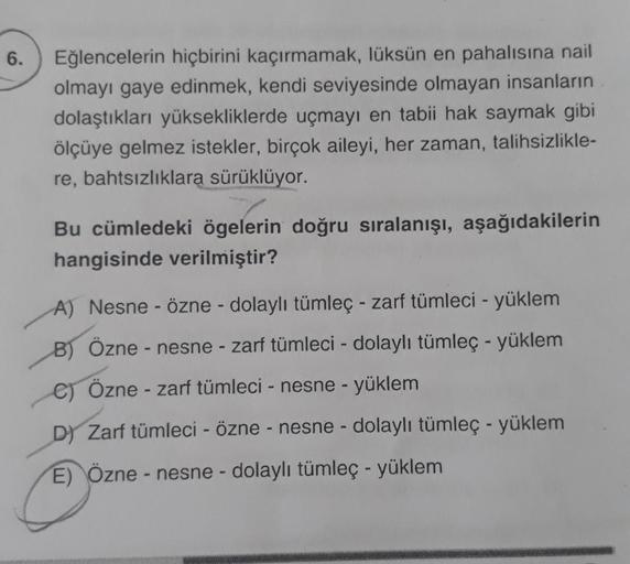 6.
Eğlencelerin hiçbirini kaçırmamak, lüksün en pahalısına nail
olmayı gaye edinmek, kendi seviyesinde olmayan insanların
dolaştıkları yüksekliklerde uçmayı en tabii hak saymak gibi
ölçüye gelmez istekler, birçok aileyi, her zaman, talihsizlikle-
re, bahts