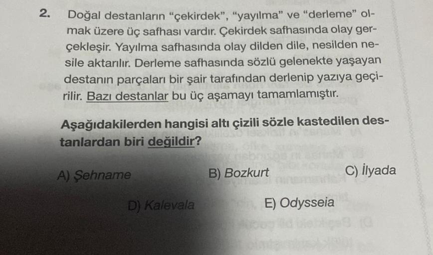 2.
Doğal destanların "çekirdek", "yayılma" ve "derleme" ol-
mak üzere üç safhası vardır. Çekirdek safhasında olay ger-
çekleşir. Yayılma safhasında olay dilden dile, nesilden ne-
sile aktarılır. Derleme safhasında sözlü gelenekte yaşayan
destanın parçaları