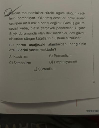 Bardar
(3. Kardan top namluları sürekli uğursuzluğun vadi-
lerini bombalıyor. Yıllanmış cesetler, gökyüzünün
çevreleri artık aşkın odası değildir. Gümüş gülüm-
seyişli veba, platin çerçeveli pencereleri kuşatır.
Eriyik durumunda olan dev madenler, dev güve