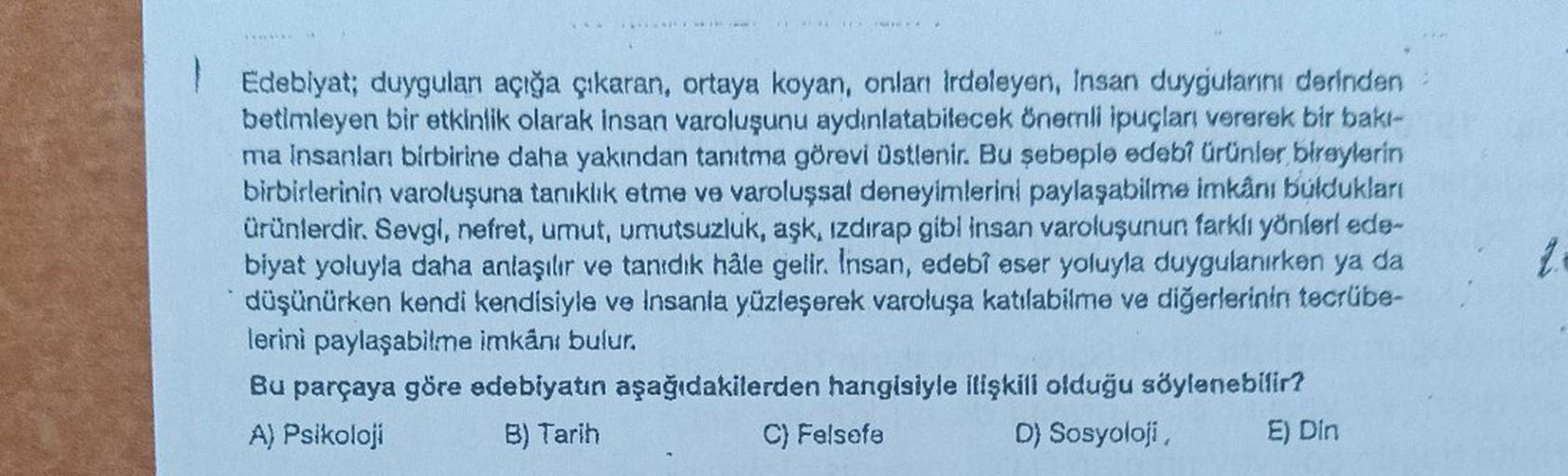 **** ***
Edebiyat; duygulanı açığa çıkaran, ortaya koyan, onları irdeleyen, Insan duygularını derinden
betimleyen bir etkinlik olarak insan varoluşunu aydınlatabilecek önemli ipuçları vererek bir bakı-
ma insanları birbirine daha yakından tanıtma görevi üs