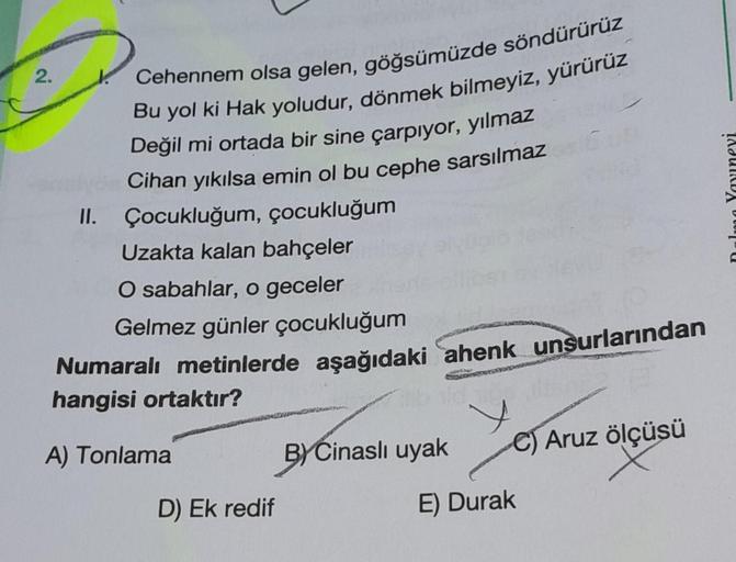 Cehennem olsa gelen, göğsümüzde söndürürüz
Bu yol ki Hak yoludur, dönmek bilmeyiz, yürürüz
Değil mi ortada bir sine çarpıyor, yılmaz
Cihan yıkılsa emin ol bu cephe sarsılmaz
II. Çocukluğum, çocukluğum
Uzakta kalan bahçeler
O sabahlar, o geceler
Gelmez günl