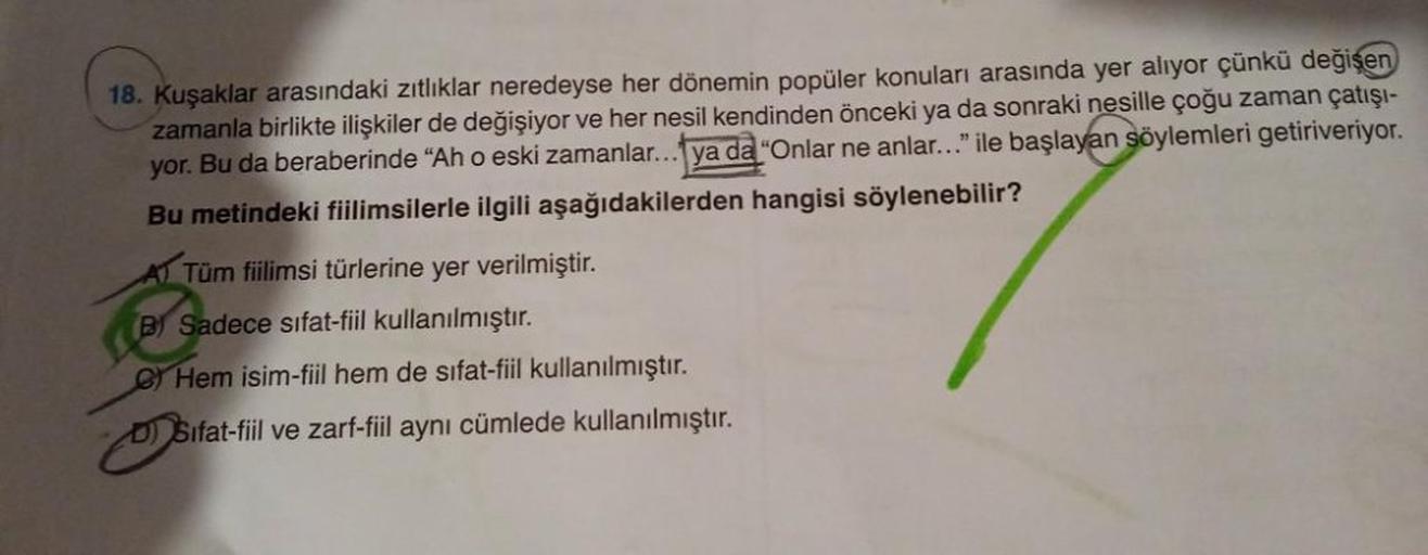 18. Kuşaklar arasındaki zıtlıklar neredeyse her dönemin popüler konuları arasında yer alıyor çünkü değişen
zamanla birlikte ilişkiler de değişiyor ve her nesil kendinden önceki ya da sonraki nesille çoğu zaman çatışı-
yor. Bu da beraberinde "Ah o eski zama