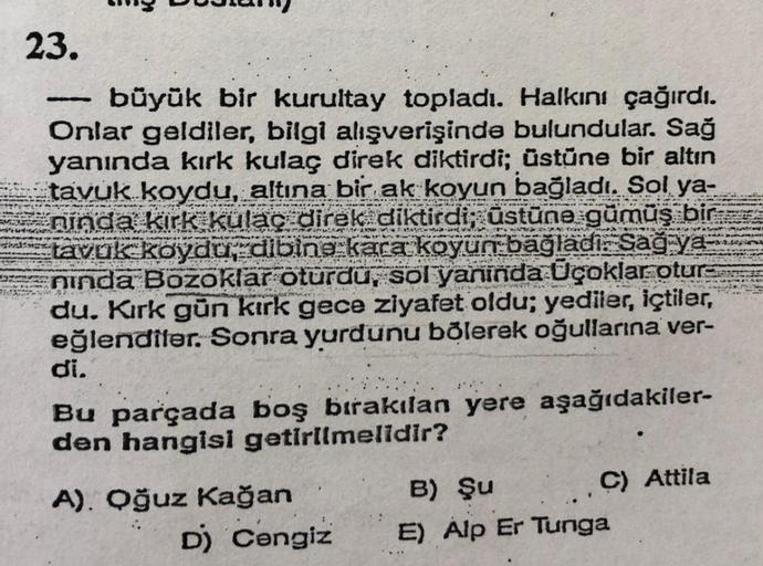 23.
büyük bir kurultay topladı. Halkını çağırdı.
Onlar geldiler, bilgi alışverişinde bulundular. Sağ
yanında kırk kulaç direk diktirdi; üstüne bir altın
tavuk koydu, altına bir ak koyun bağladı. Sol ya-
yer
...
ninda kırk kulaç direk diktirdi; üstüne gümüş