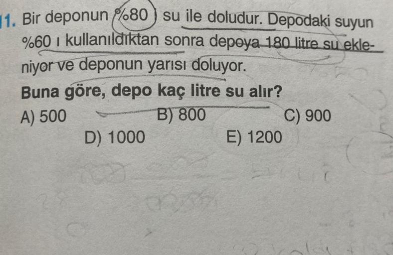 1. Bir deponun %80) su ile doludur. Depodaki suyun
%60 1 kullanıldıktan sonra depoya 180 litre su ekle-
niyor ve deponun yarısı doluyor.
Buna göre, depo kaç litre su alır?
A) 500
B) 800
D) 1000
E) 1200
C) 900