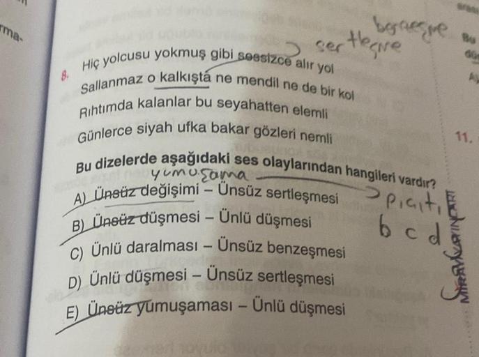rma-
boracque Bu
dür
Hiç yolcusu yokmuş gibi sessizce alır yol
Sallanmaz o kalkıştá ne mendil ne de bir kol
Rıhtımda kalanlar bu seyahatten elemli
Günlerce siyah ufka bakar gözleri nemli
2 cer there
Bu dizelerde aşağıdaki ses olaylarından hangileri vardır?