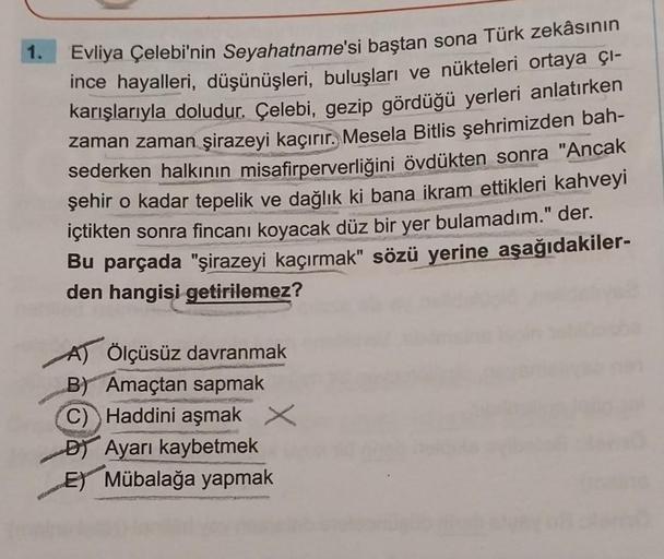 1.
Evliya Çelebi'nin Seyahatname'si baştan sona Türk zekâsının
ince hayalleri, düşünüşleri, buluşları ve nükteleri ortaya çı-
karışlarıyla doludur. Çelebi, gezip gördüğü yerleri anlatırken
zaman zaman şirazeyi kaçırır. Mesela Bitlis şehrimizden bah-
sederk