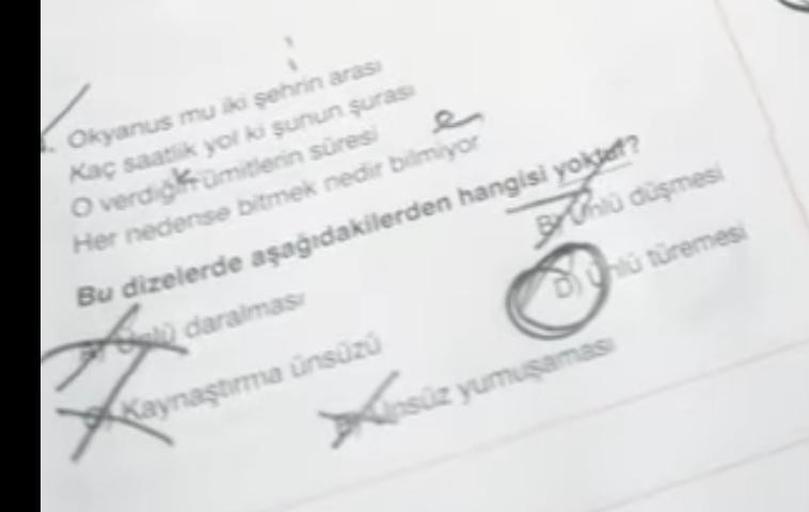 Okyanus mu iki şehrin arası
Kaç saatlik yol ki şunun şuras
O verdiğümitlerin süresi
Her nedense bitmek nedir bilmiyor
Bu dizelerde aşağıdakilerden hangisi yoktet?
daralmas
Kaynaştırma ünsüzü
BOnlü düşmesi
hlü türemesi
süz yumuşamas