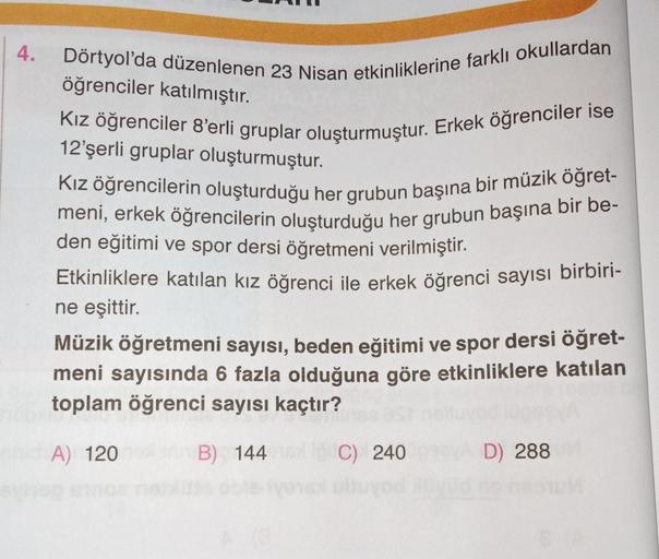 4. Dörtyol'da düzenlenen 23 Nisan etkinliklerine farklı okullardan
öğrenciler katılmıştır.
Kız öğrenciler 8'erli gruplar oluşturmuştur. Erkek öğrenciler ise
12'şerli gruplar oluşturmuştur.
Kız öğrencilerin oluşturduğu her grubun başına bir müzik öğret-
men