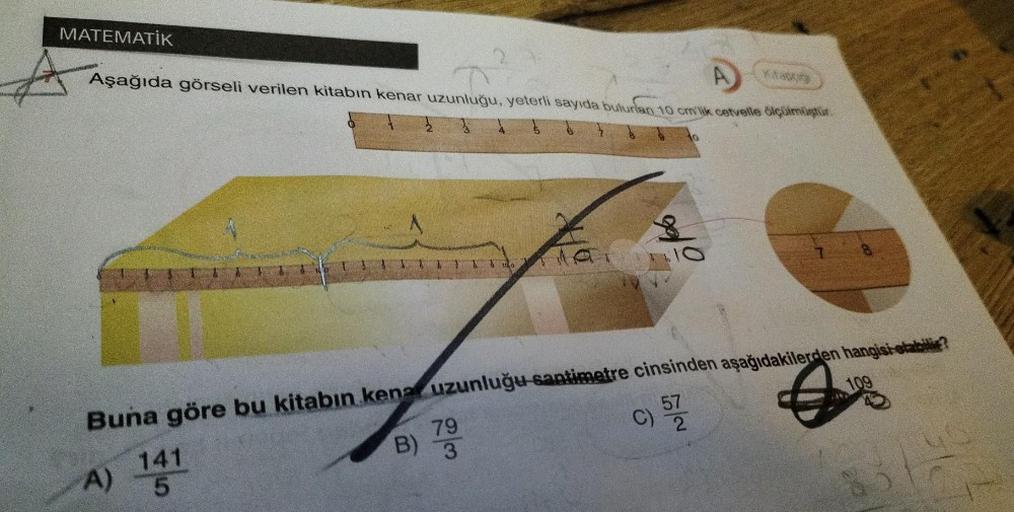 MATEMATİK
Aşağıda görseli verilen kitabın kenar uzunluğu, yeterli sayıda bulunan 10 cm'lik cetvelle ölçülmüştür.
B)
DAR
79
3
910
10
Kitapog
10
Buna göre bu kitabın kena uzunluğu santimetre cinsinden aşağıdakilerden hangisi-etabile?
57
C) 2
A) 141
109