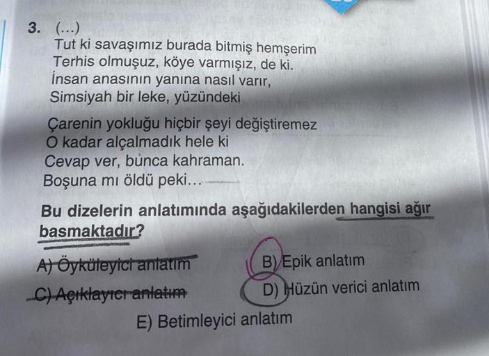 3. (...)
Tut ki savaşımız burada bitmiş hemşerim
Terhis olmuşuz, köye varmışız, de ki.
İnsan anasının yanına nasıl varır,
Simsiyah bir leke, yüzündeki
Çarenin yokluğu hiçbir şeyi değiştiremez
O kadar alçalmadık hele ki
Cevap ver, bunca kahraman.
Boşuna mı 