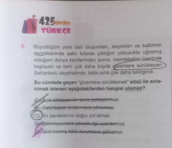 4250RUDA
TÜRKÇE
5. Büyüdüğüm yere dair oluşumları, beynimin ve kalbimin
derinliklerinde saklı tutarak çıktığım yolculukta uğramış
olduğum dünya kentlerinden sonra, memleketim üzerinde
başlayan ve beni çok daha büyük gizemlere sürükleyen
Safranbolu seyahati