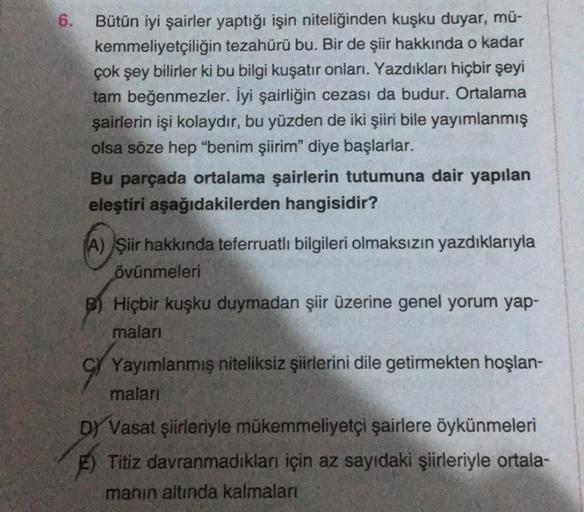 6.
Bütün iyi şairler yaptığı işin niteliğinden kuşku duyar, mü-
kemmeliyetçiliğin tezahürü bu. Bir de şiir hakkında o kadar
çok şey bilirler ki bu bilgi kuşatır onları. Yazdıkları hiçbir şeyi
tam beğenmezler. İyi şairliğin cezası da budur. Ortalama
şairler