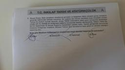 A T.C. İNKILAP TARİHİ VE ATATÜRKÇÜLÜK
7. Sovyet Rusya, Batılı devletlerin Anadolu'ya girmesini ve Boğazlara hâkim olmasını güney sınırlarının
güvenliği bakımından tehlikeli buluyordu. Bu nedenle söz konusu devletlere karşı mücadele yürüten
Türkiye ile dostluk kurmak istiyordu. Ancak TBMM hükümetinin silahlı gücü konusunda tereddütleri
olduğu için bu desteği bir anlaşmaya bağlama konusunda kararsız davranıyordu. Fakat I. İnönü Za-
feri'nin kazanılması ile Sovyet Rusya'nın tereddütleri ortadan kalktı. Yapılan görüşmeler sonucunda
Moskova Antlaşması imzalandı. Böylece Türkiye, İtilaf Devletlerine karşı güçlü bir devletin desteğini
kazanmış oldu.
Buna göre Moskova Antlaşması'nın imzalanması hangi alandaki başarının bir sonucudur?
D) Siyasi
Askeri
B) Ekonomik
e) Toplumsal